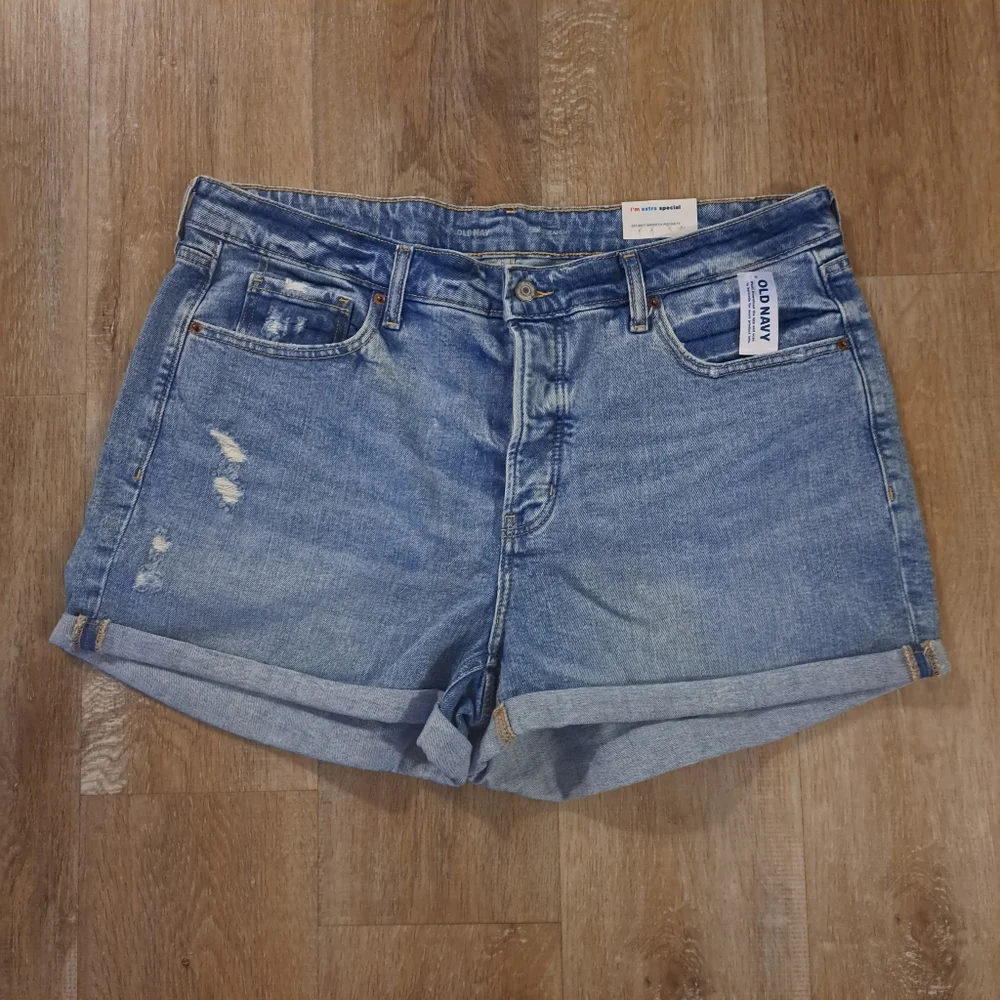 Old Navy Blue Denim Cuffed Hem Button Fly Jean Shorts Women's Size 18 NWT